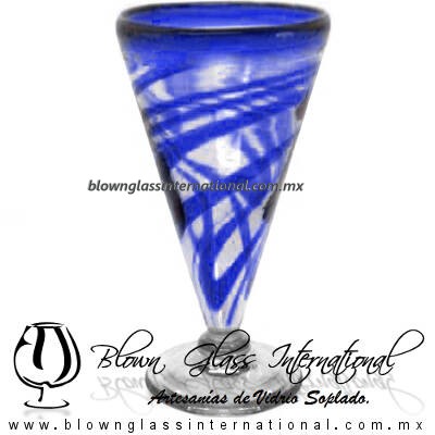 Copa Cónica Cervecera Hilo Jalado y Borde de color Azul Cobalto (pie cristal), Artesanías de Vidrio Soplado - Blown Glass Cup Handmade Copa Cónica Cervecera Hilo Jalado y Borde de color Azul Cobalto (pie cristal), Artesanías de Vidrio Soplado - Blown Glass Cup Handmade