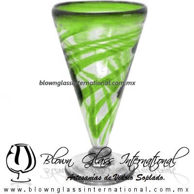 Copa Cónica Cervecera Hilo Jalado y Borde de color Verde Lima, (pie cristal), Artesanías de Vidrio Soplado - Blown Glass Cup Handmade Copa Cónica Cervecera Hilo Jalado y Borde de color Verde Lima, (pie cristal), Artesanías de Vidrio Soplado - Blown Glass Cup Handmade