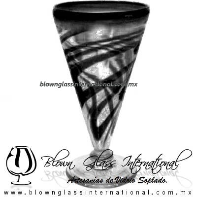 Copa Cónica Cervecera Hilo Jalado y Borde de color Negro (pie cristal), Artesanías de Vidrio Soplado - Blown Glass Cup Handmade Copa Cónica Cervecera Hilo Jalado y Borde de color Negro (pie cristal), Artesanías de Vidrio Soplado - Blown Glass Cup Handmade
