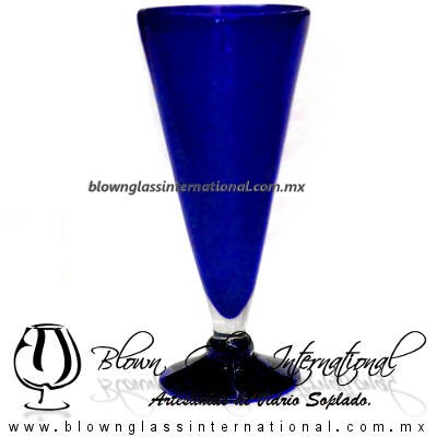 Copa Cónica Cervecera Sólido y Pie Azul Cobalto, Artesanías de Vidrio Soplado - Blown Glass Cup Handmade Copa Cónica Cervecera Sólido y Pie Azul Cobalto, Artesanías de Vidrio Soplado - Blown Glass Cup Handmade