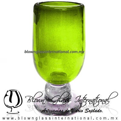 Copa Pingüino Tallo Bola Sólido de Color Verde Lima, Light Green, Artesanías de Vidrio Soplado - Blown Glass Copa Pingüino Tallo Bola Sólido de Color Verde Lima, Light Green, Artesanías de Vidrio Soplado - Blown Glass