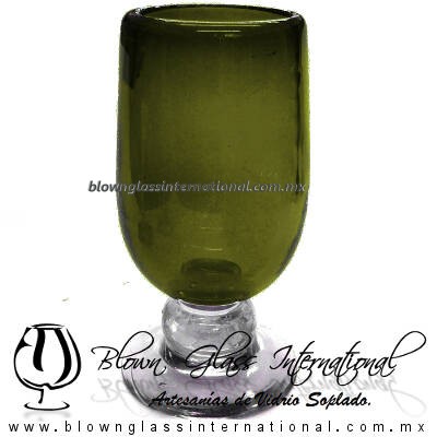 Copa Pingüino Tallo Bola Sólido de Color Verde Olivo, Olive Green, Artesanías de Vidrio Soplado - Blown Glass Copa Pingüino Tallo Bola Sólido de Color Verde Olivo, Olive Green, Artesanías de Vidrio Soplado - Blown Glass
