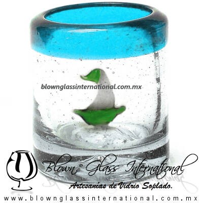 Tequilero Cilíndrico con Barco Velero y Borde de Color Azul Aguamarina, Fábrica de Vidrio Soplado Artesanal, made in México - Blown Glass Factory Store Tonala, Handcraft, Handmade. Tequilero Cilíndrico con Barco Velero y Borde de Color Azul Aguamarina, Fábrica de Vidrio Soplado Artesanal, made in México - Blown Glass Factory Store Tonala, Handcraft, Handmade.