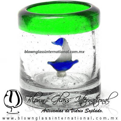 Tequilero Cilíndrico con Barco Velero y Borde de Color Verde Jade, Fábrica de Vidrio Soplado Artesanal, made in México - Blown Glass Factory Store Tonala, Handcraft, Handmade. Tequilero Cilíndrico con Barco Velero y Borde de Color Verde Jade, Fábrica de Vidrio Soplado Artesanal, made in México - Blown Glass Factory Store Tonala, Handcraft, Handmade.