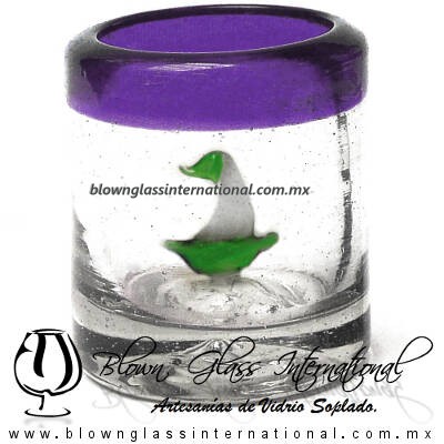 Tequilero Cilíndrico con Barco Velero y Borde de Color Morado, Fábrica de Vidrio Soplado Artesanal, made in México - Blown Glass Factory Store Tonala, Handcraft, Handmade. Tequilero Cilíndrico con Barco Velero y Borde de Color Morado, Fábrica de Vidrio Soplado Artesanal, made in México - Blown Glass Factory Store Tonala, Handcraft, Handmade.