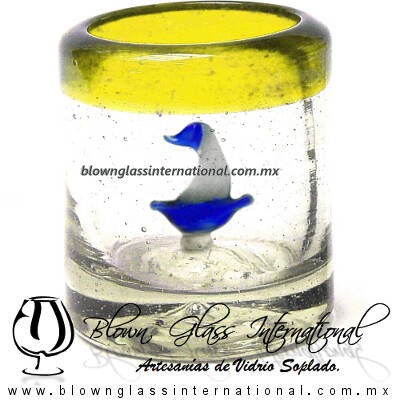 Tequilero Cilíndrico con Barco Velero y Borde de Color Amarillo, Fábrica de Vidrio Soplado Artesanal, made in México - Blown Glass Factory Store Tonala, Handcraft, Handmade. Tequilero Cilíndrico con Barco Velero y Borde de Color Amarillo, Fábrica de Vidrio Soplado Artesanal, made in México - Blown Glass Factory Store Tonala, Handcraft, Handmade.