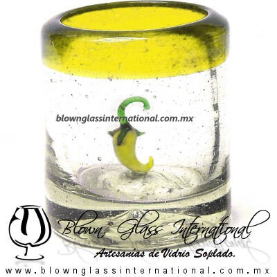 Tequilero Cilíndrico con Chile y Borde de Color Amarillo, Fábrica de Vidrio Soplado Artesanal, made in México - Blown Glass Factory Store Tonala, Handcraft, Handmade.