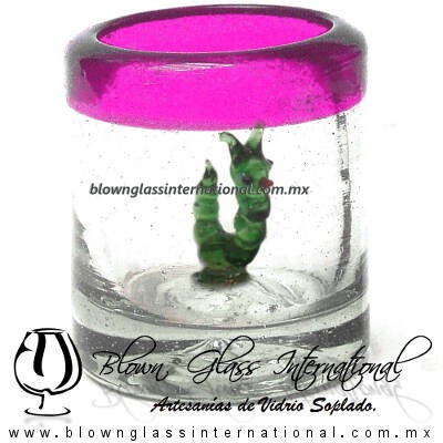 Tequilero Cilíndrico con Gusanito y Borde de Color Pintado Rosa Fucsia Fiusha, Fábrica de Vidrio Soplado Artesanal, made in México - Blown Glass Factory Store Tonala, Handcraft, Handmade.
