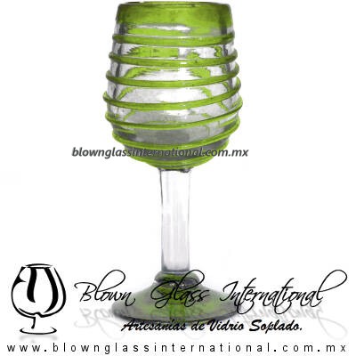 Copa Vino Borde Espiral y Pie de Color Verde Lima, Fábrica de Vidrio Soplado Artesanal, made in México - Blown Glass Factory Store Tonala, Handcraft, Handmade. Copa Vino Borde Espiral y Pie de Color Verde Lima, Fábrica de Vidrio Soplado Artesanal, made in México - Blown Glass Factory Store Tonala, Handcraft, Handmade.