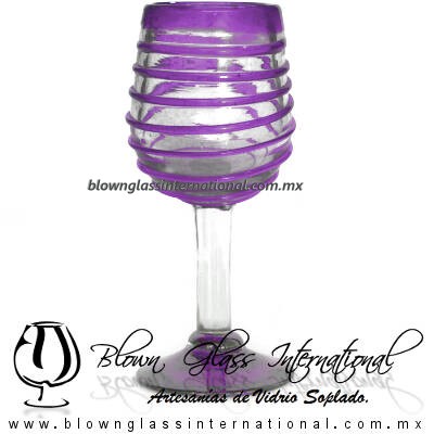 Copa Vino Borde Espiral y Pie de Color Morado, Fábrica de Vidrio Soplado Artesanal, made in México - Blown Glass Factory Store Tonala, Handcraft, Handmade. Copa Vino Borde Espiral y Pie de Color Morado, Fábrica de Vidrio Soplado Artesanal, made in México - Blown Glass Factory Store Tonala, Handcraft, Handmade.
